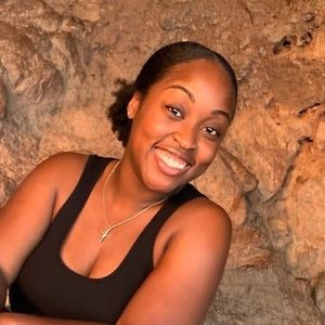 Meet your Posher, Kaela